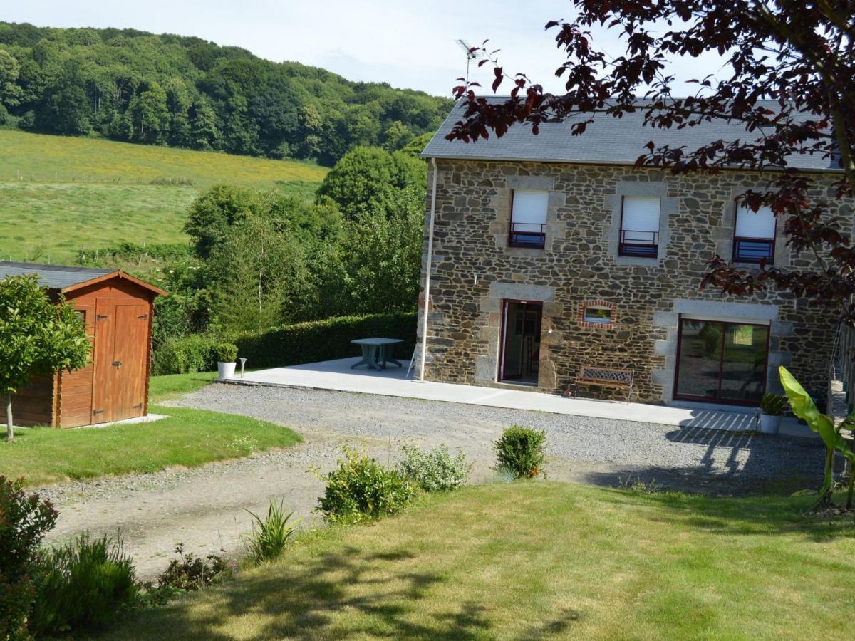 Cosy Chalet With Private Garden In Normandy Isigny-le-Buat Екстер'єр фото