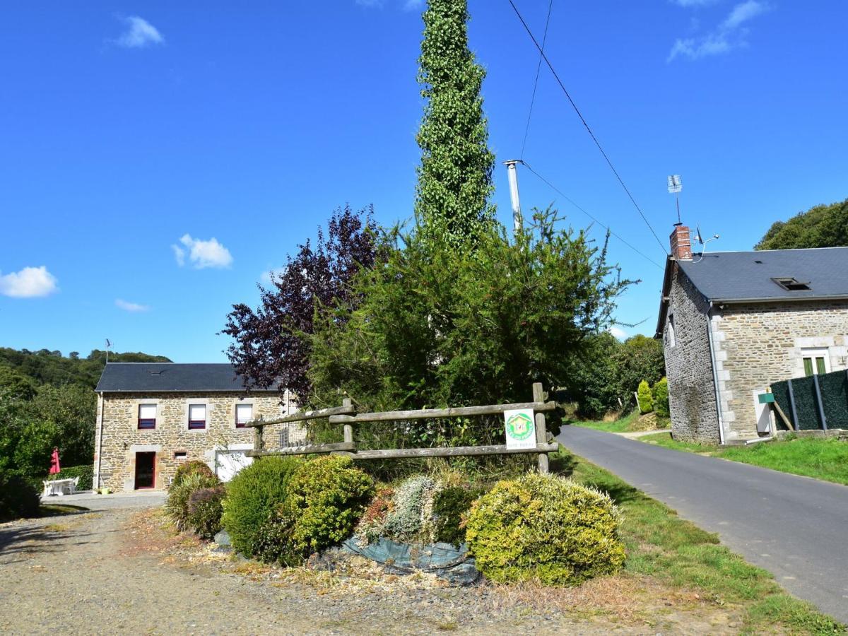 Cosy Chalet With Private Garden In Normandy Isigny-le-Buat Екстер'єр фото