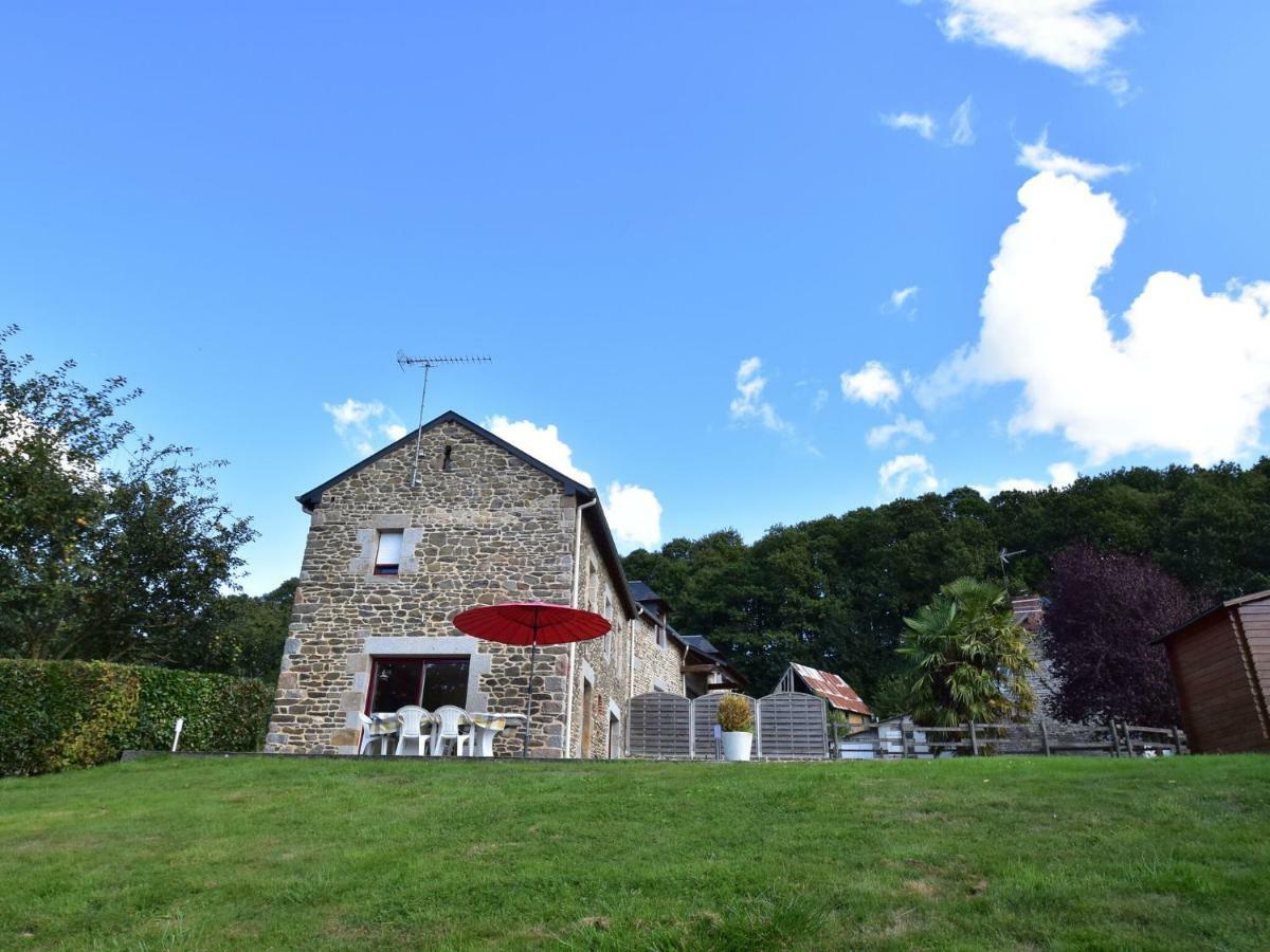 Cosy Chalet With Private Garden In Normandy Isigny-le-Buat Екстер'єр фото