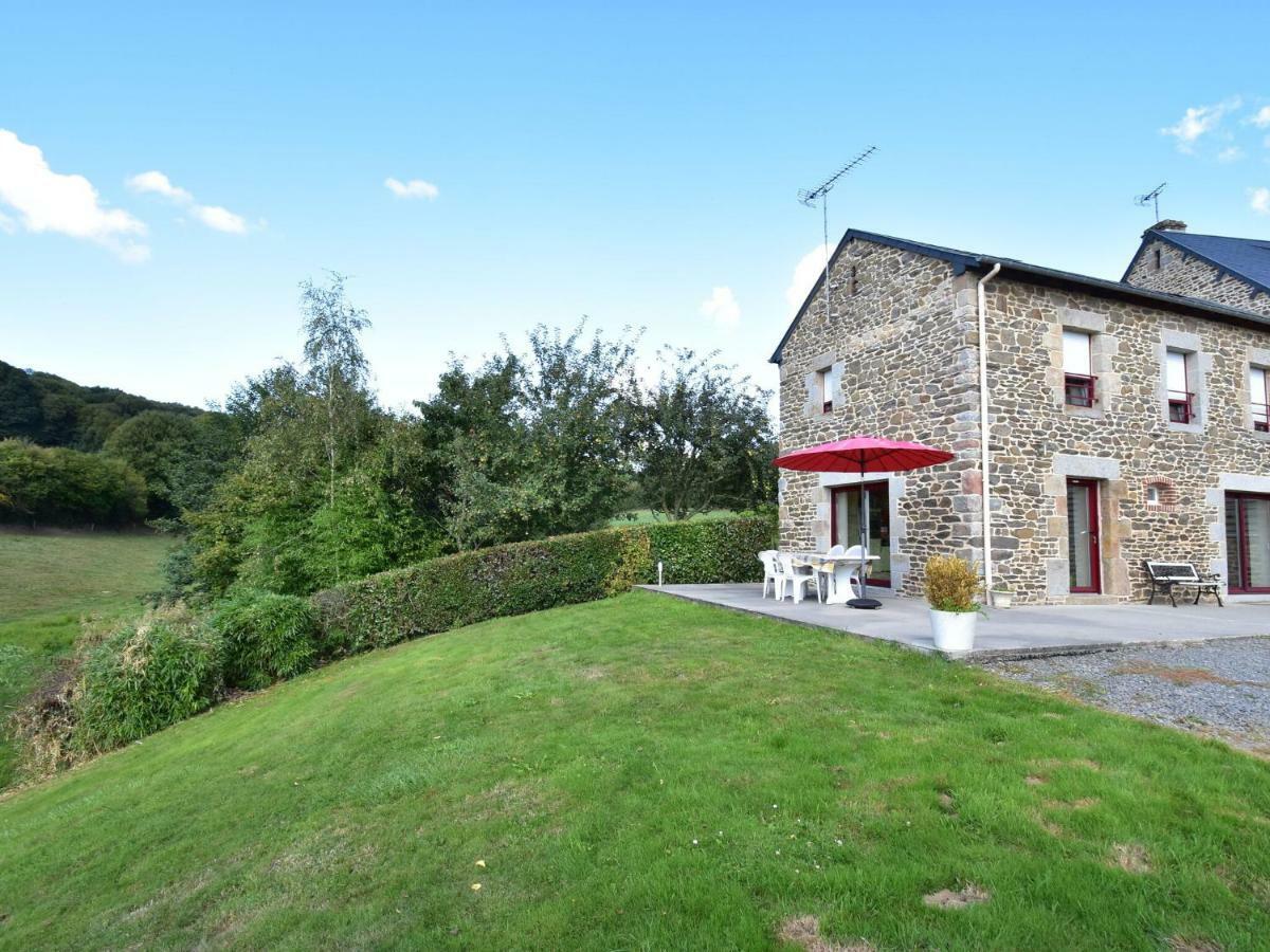 Cosy Chalet With Private Garden In Normandy Isigny-le-Buat Екстер'єр фото